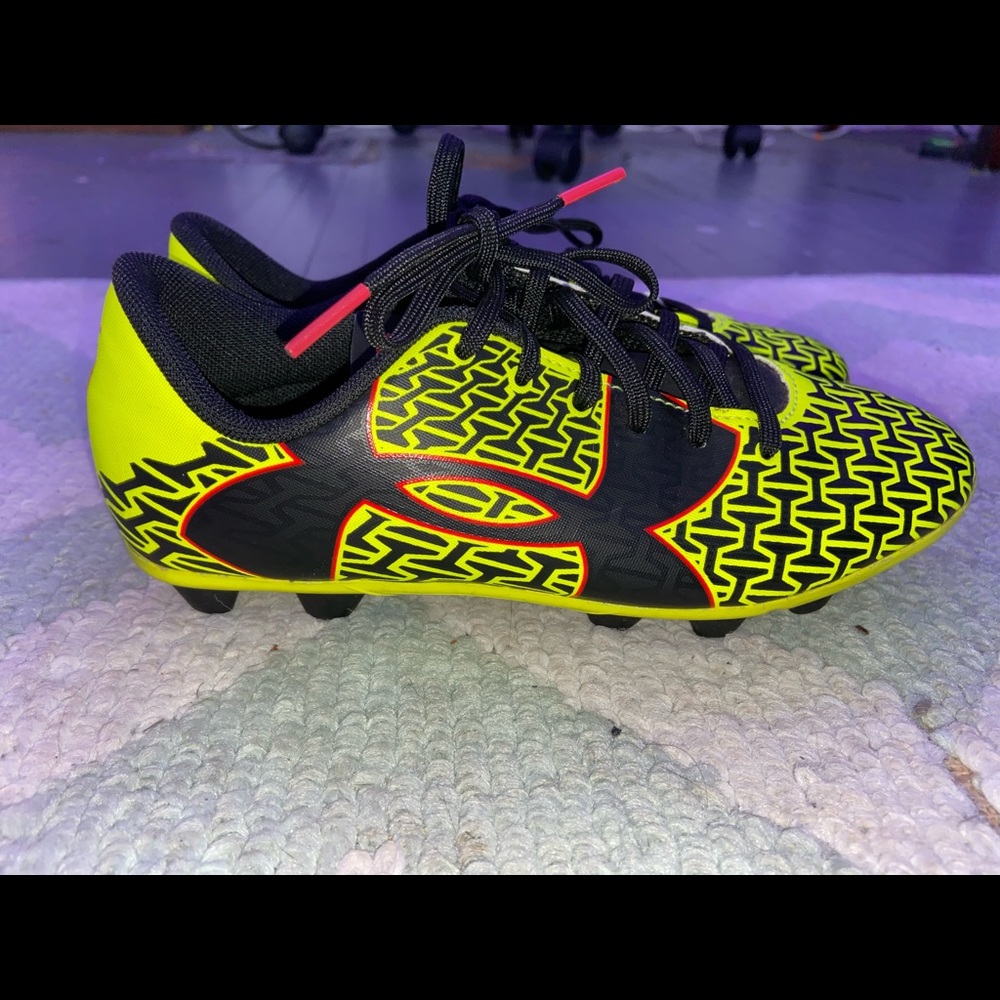 Kids cleats